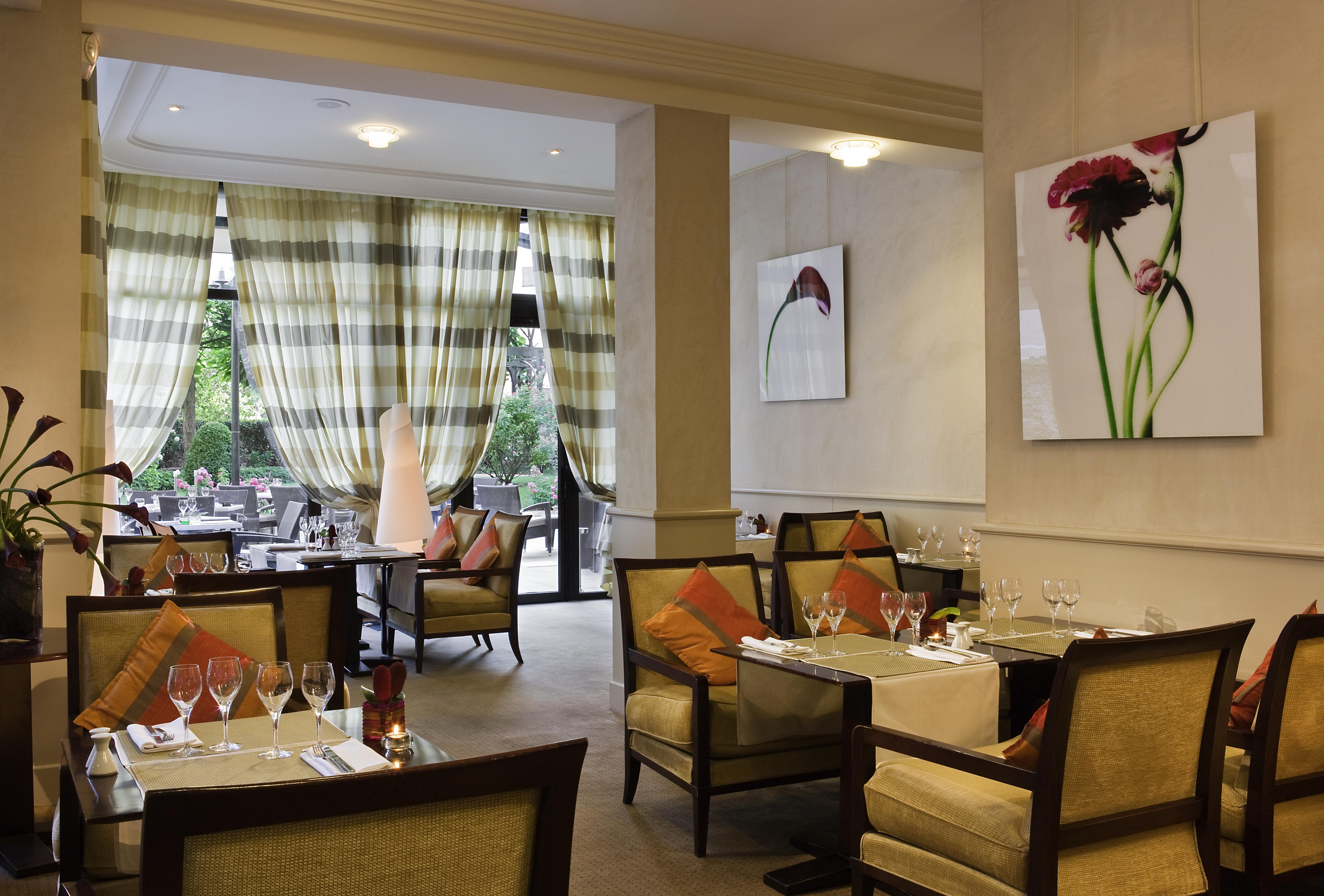 Warwick Reine Astrid - Lyon Aparthotel Exterior photo