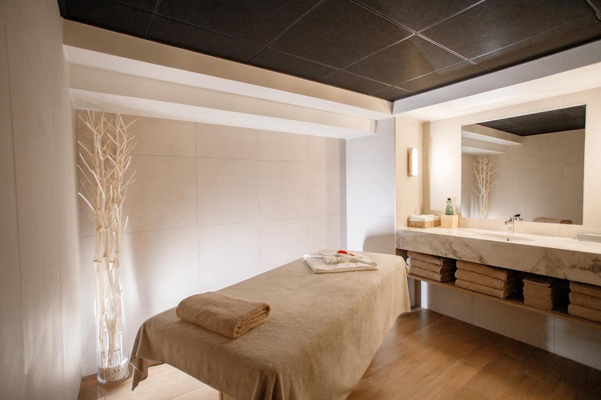 Warwick Reine Astrid - Lyon Aparthotel Exterior photo