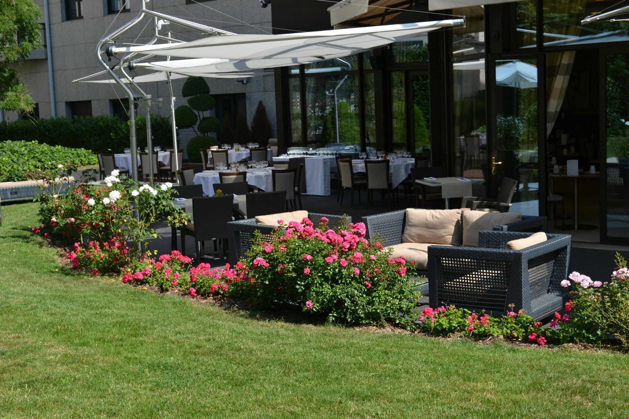 Warwick Reine Astrid - Lyon Aparthotel Exterior photo