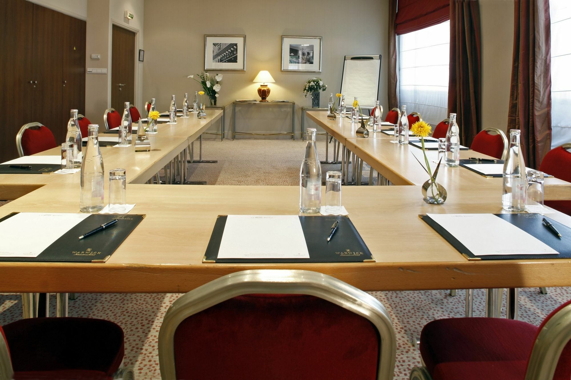 Warwick Reine Astrid - Lyon Aparthotel Exterior photo